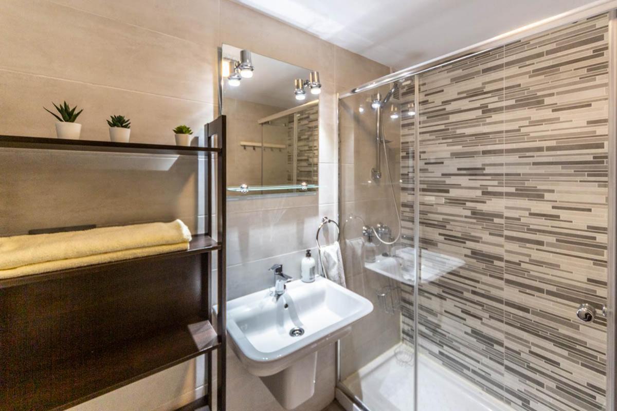 דירות פואנגירולה Moderno Y Luminoso Apartamento מראה חיצוני תמונה